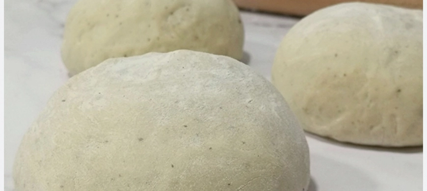 Massa pitza peperoni