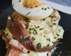 Step <p>Si te gusta que todo esté troceado muy pequeñito, puedes poner primero los huevos duros en el Thermomix y trocearlos 10 seg/vel 4.Reservar</p> illustration