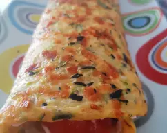 Step <p>Hornear 20 minutos a 200 grados aproximadamente. Al acabar hacer rodar con el mismo papel de hornear la plancha resultante y una vez templada puedes ponerle los ingredientes que te apetezca
</p><p>
</p><p>Rellenar al gusto, aunque te pongo una sugerencia en notas.</p> illustration