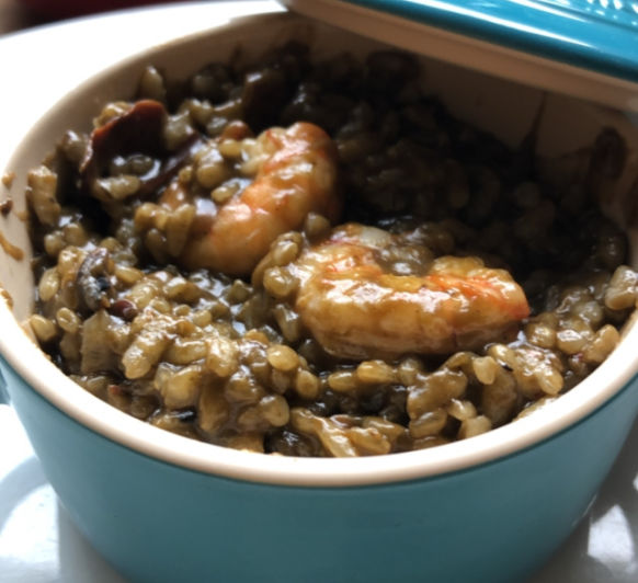 ARROZ NEGRO CON GAMBONES Y SEPIA