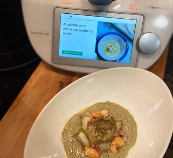 Crema de carxofes amb gambes i pernilet - Crema de alcachofas con gambas y jamón